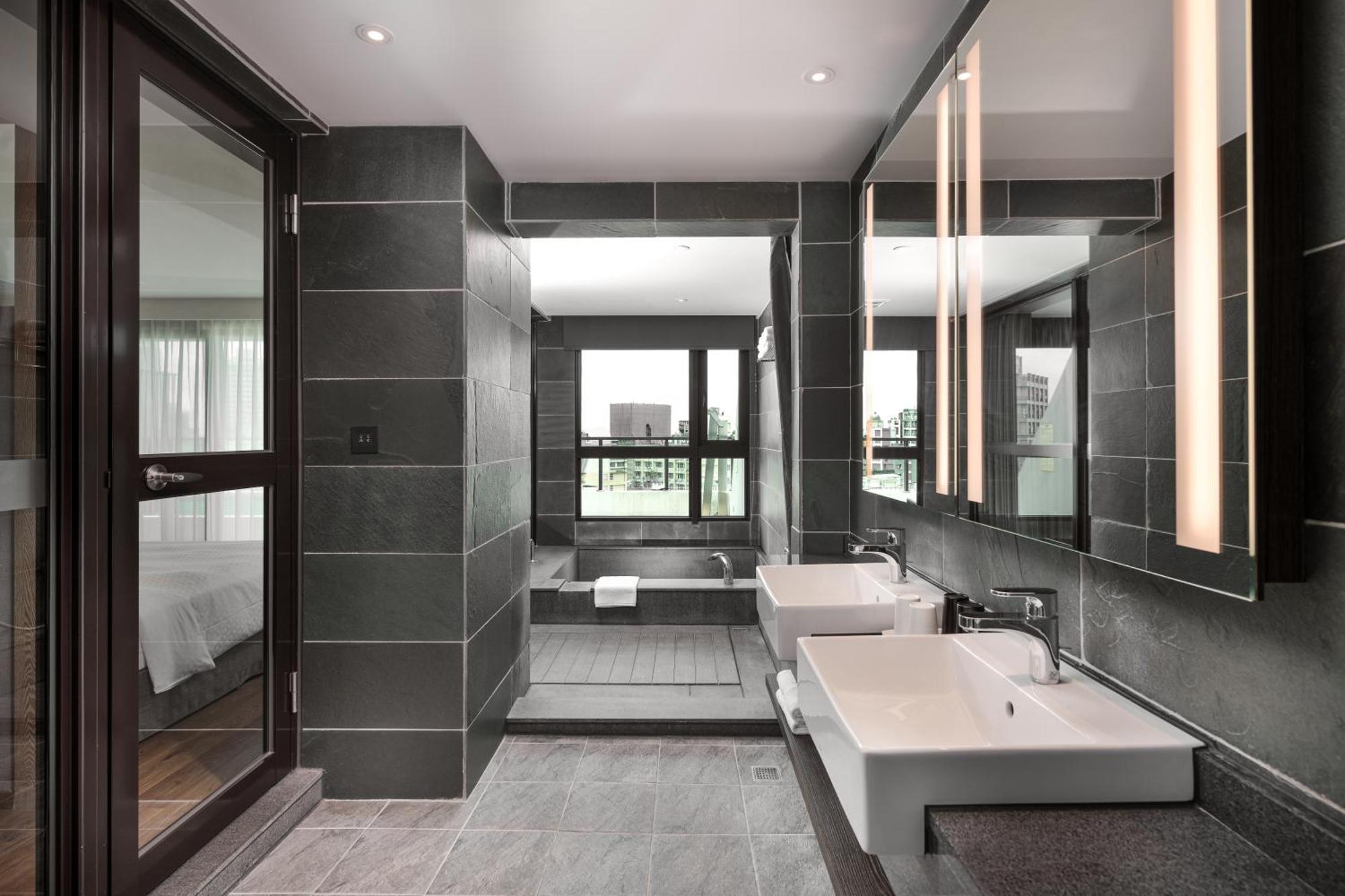 Four Points By Sheraton Yilan Jiaoxi Exterior photo